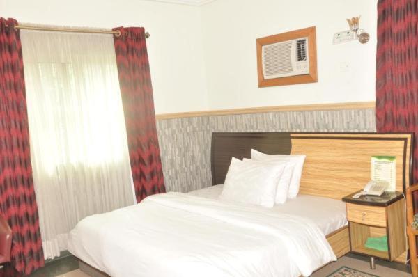 Terrace Green Hotels & Suite Lagos Bagian luar foto