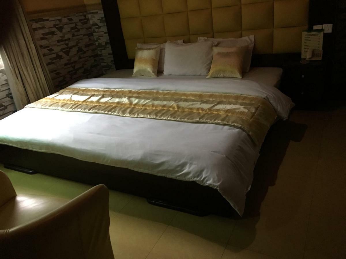 Terrace Green Hotels & Suite Lagos Bagian luar foto
